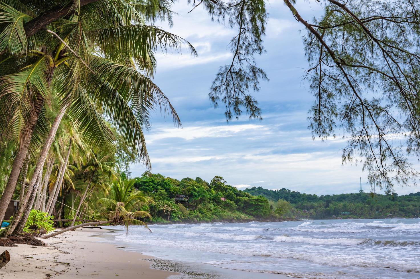 hermosa idílico marina ver en kohkood isla en bajo temporada viajes.koh bueno, además conocido como ko kut, es un isla en el Golfo de Tailandia foto