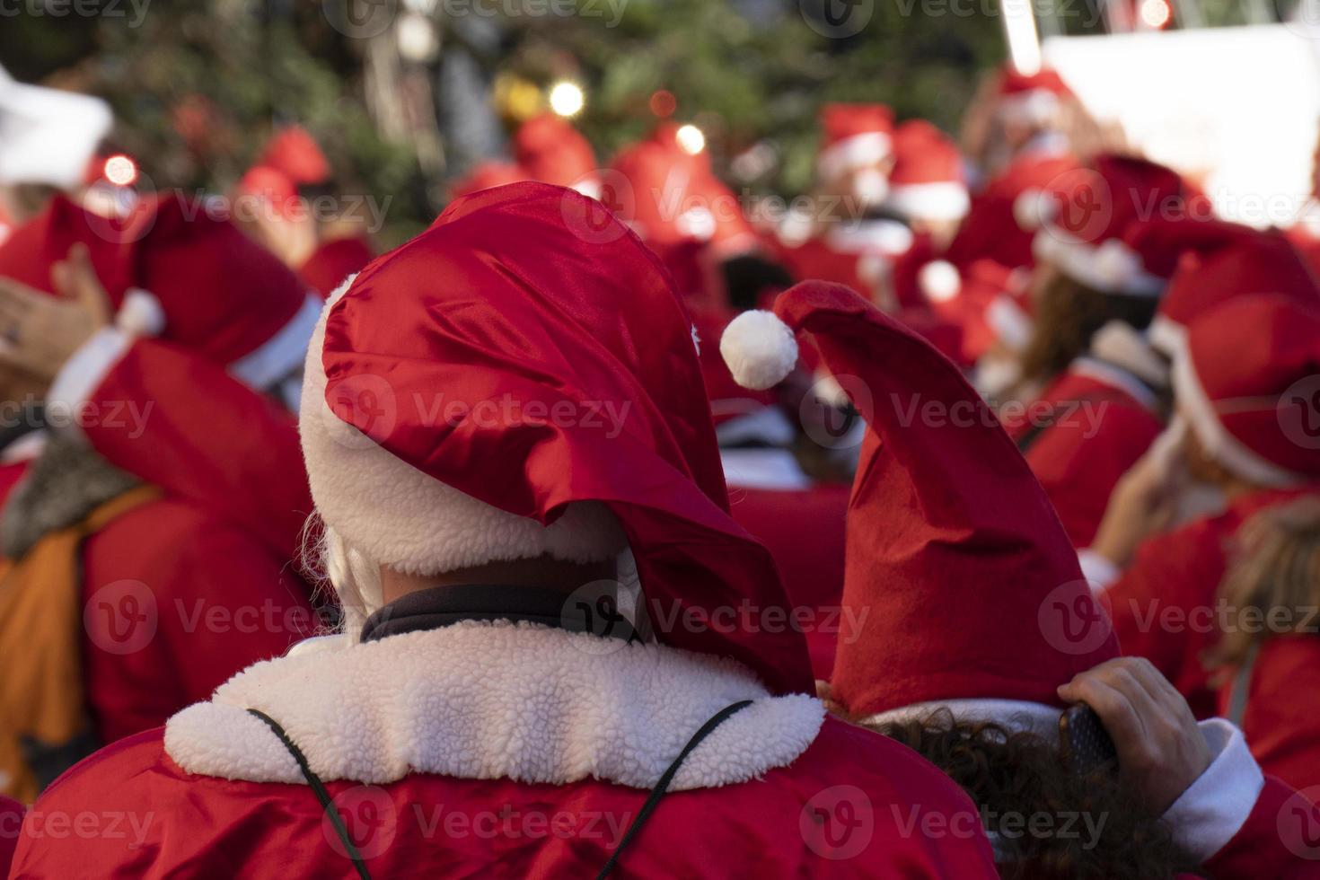 génova, italia - 22 de diciembre de 2019 - paseo tradicional de santa claus foto