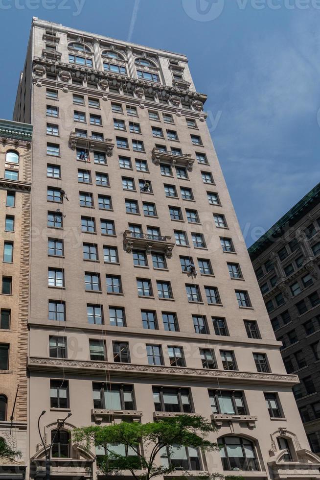 Window cleaners climbing skyscraper in New York 20297402 Stock Photo at Vecteezy