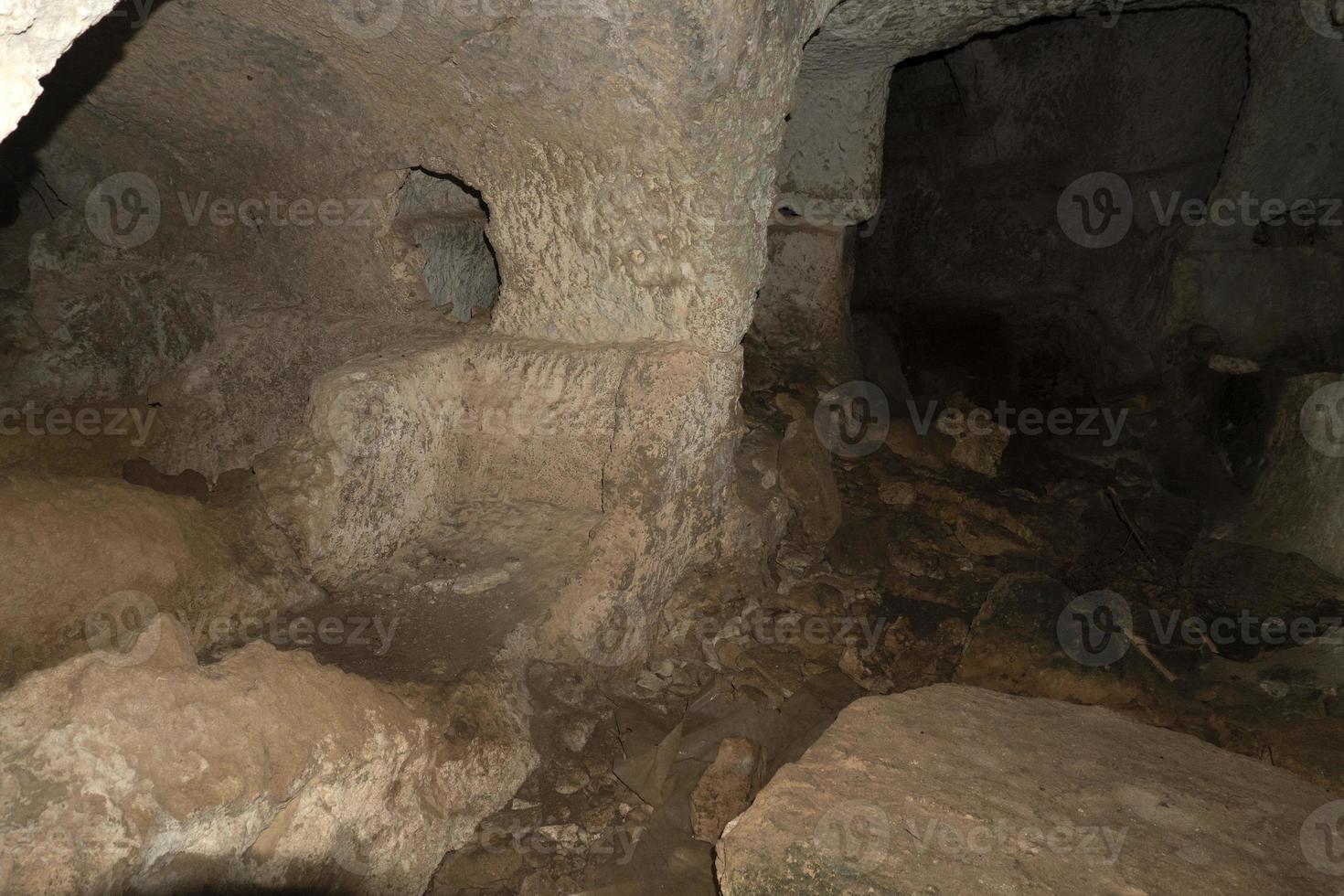 vendicari necrópolis bizantina tumbas antiguas en sicilia foto