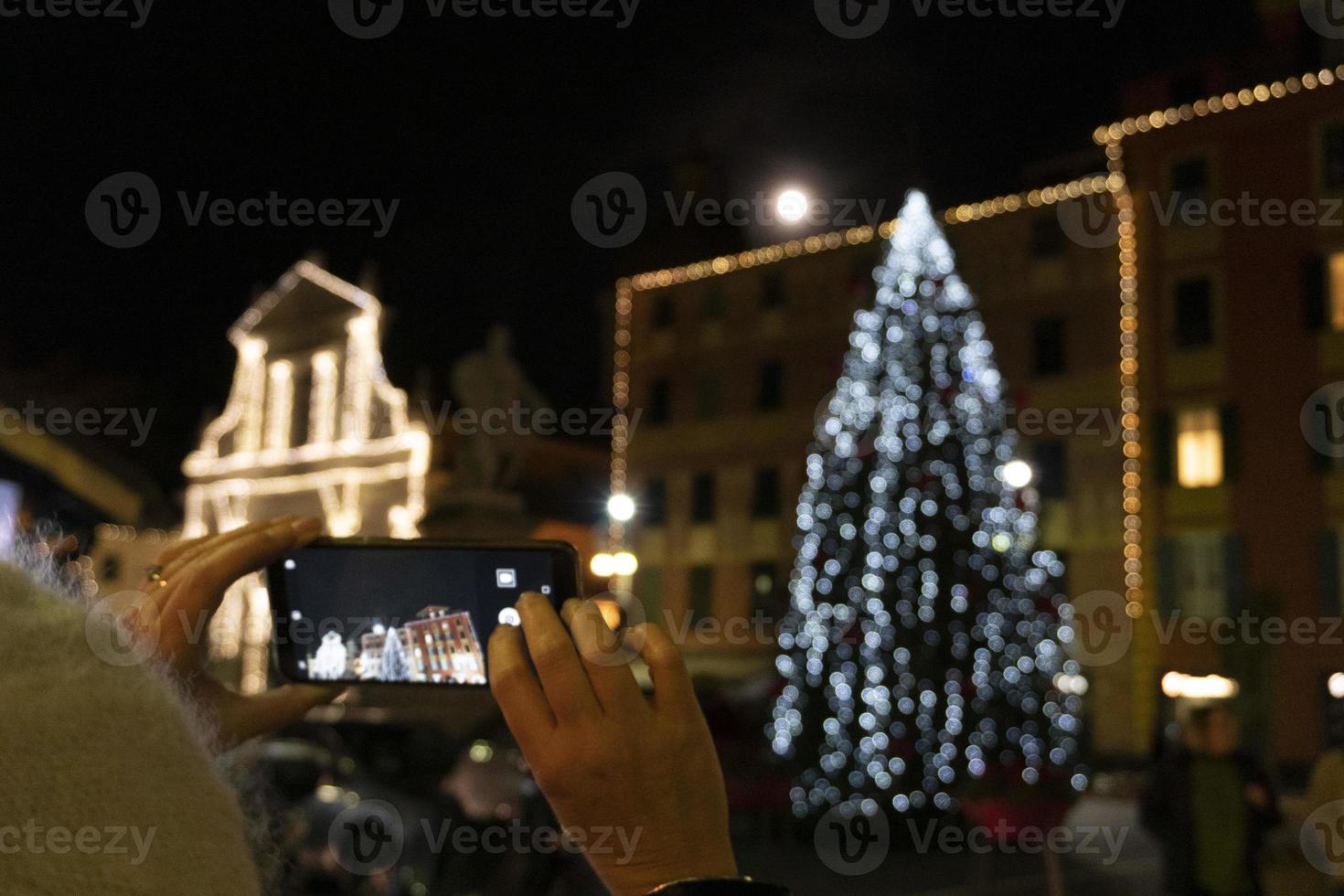 chiavari histórica ciudad medieval luces de la calle para navidad foto