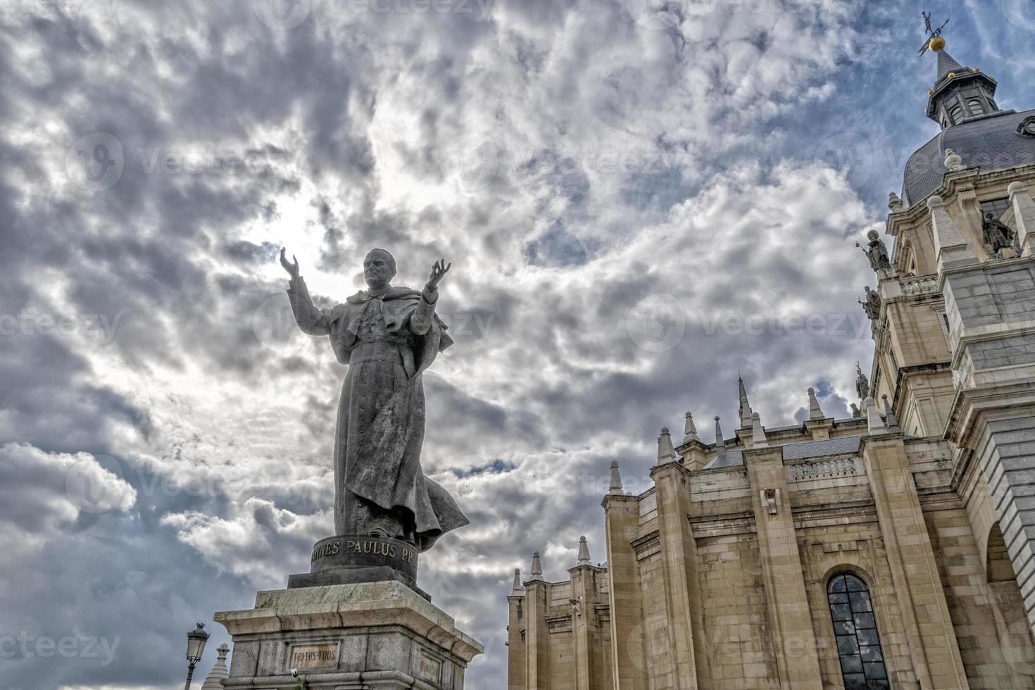 Juan Pablo segundo papa estatua Madrid foto