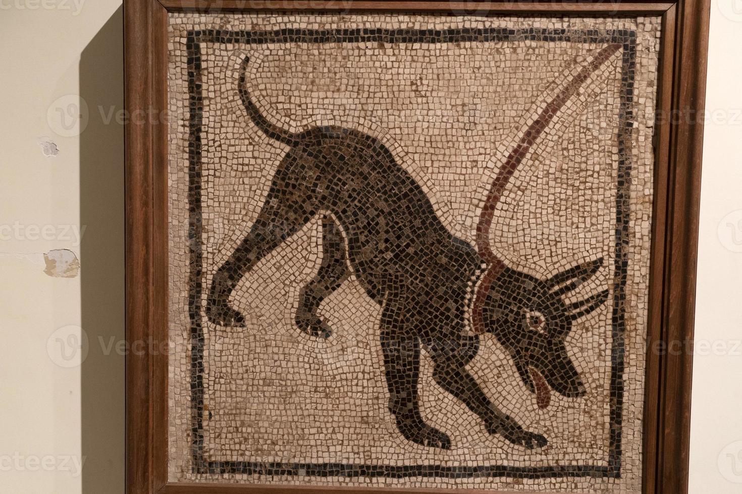 nápoles, italia - 1 de febrero de 2020 - ruinas de pompei pinturas y mosaicos foto