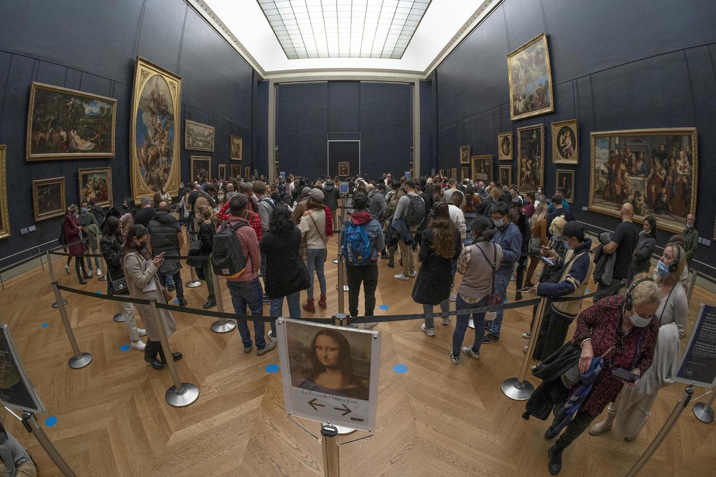 PARIS, FRANCE - NOVEMBER 18 2021 - Mona Lisa room is crowded of people photo