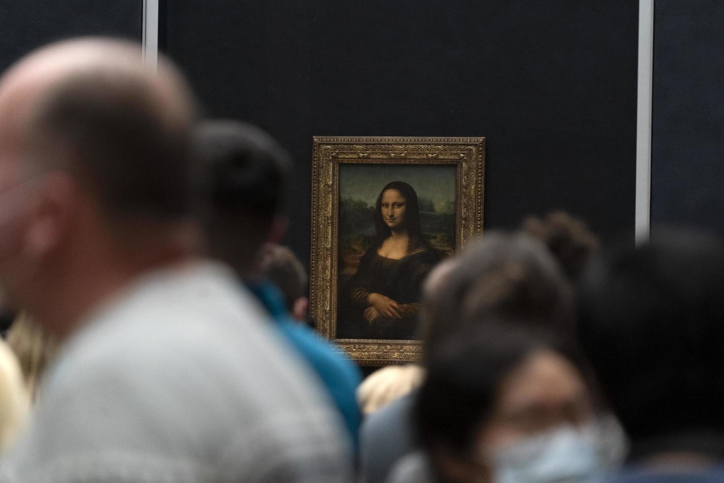 París, Francia - noviembre 18 2021 - mona Lisa habitación es concurrido de personas foto