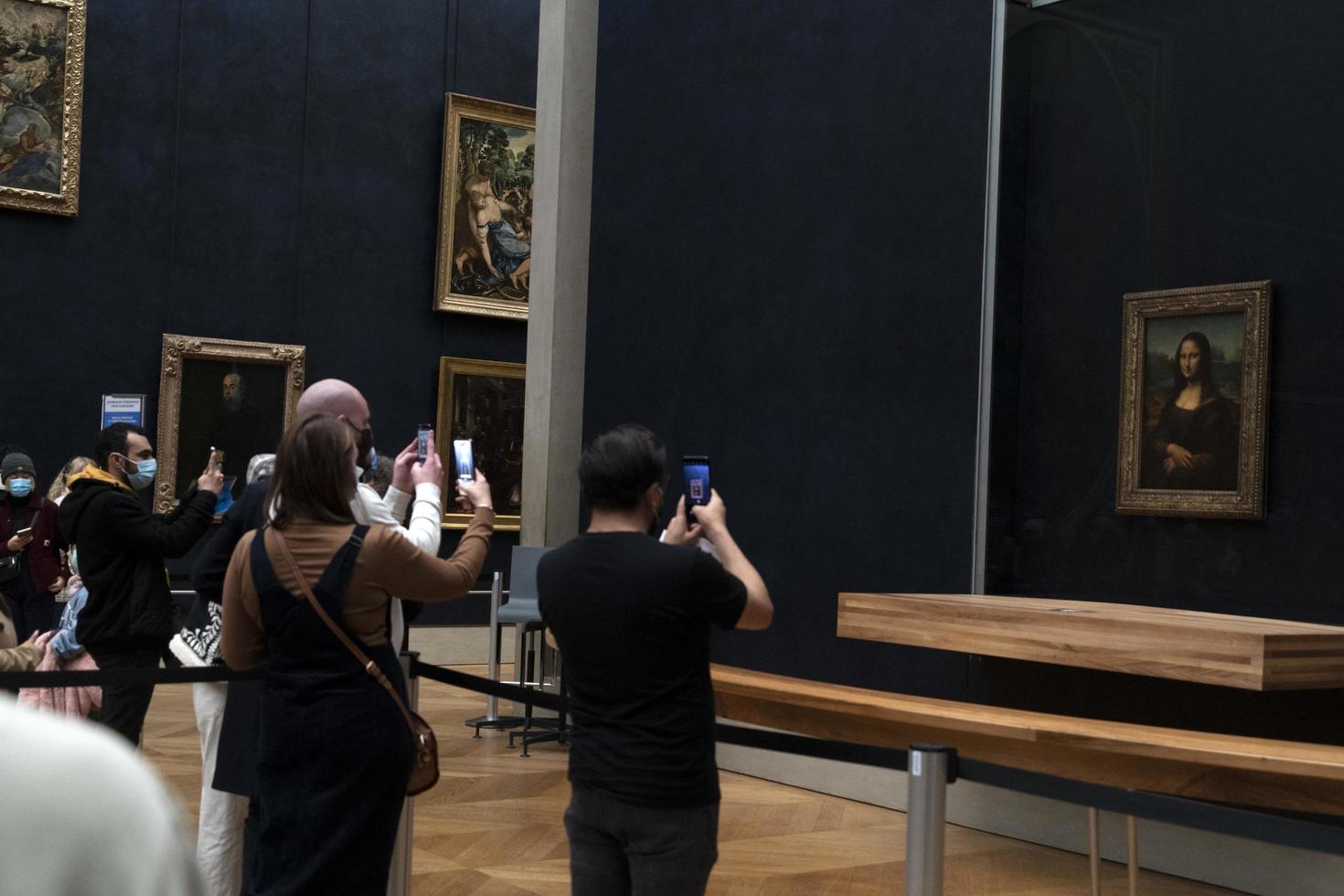 París, Francia - noviembre 18 2021 - mona Lisa habitación es concurrido de personas foto