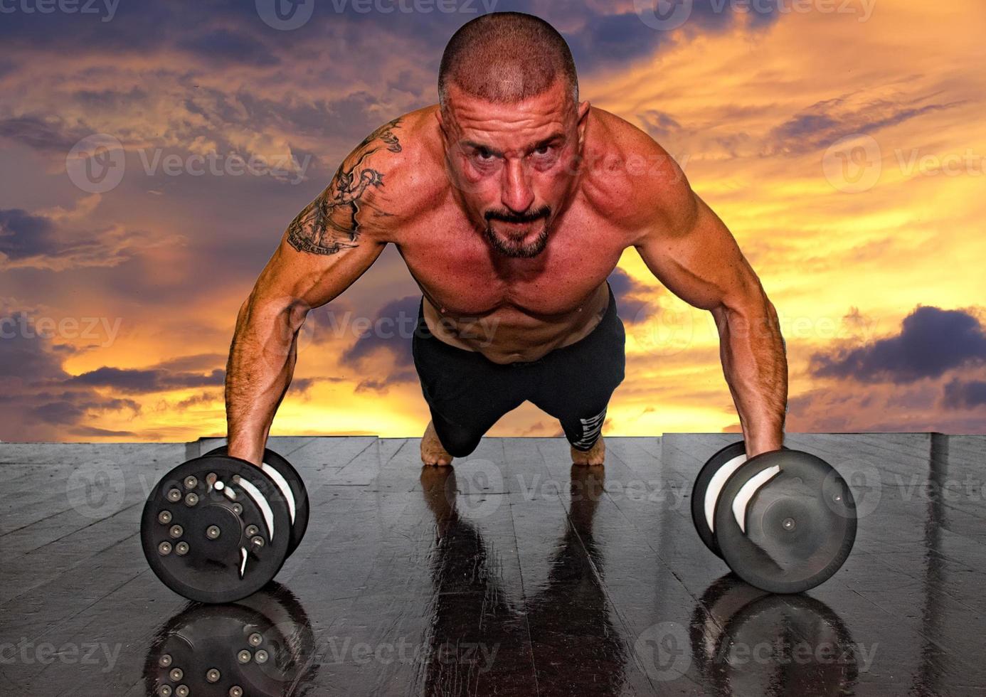 boxeador masculino europeo mientras entrena foto