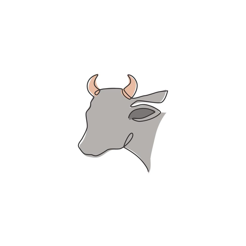 un dibujo de línea continua de una robusta cabeza de vaca para la identidad del logotipo agrícola. concepto de mascota animal mamífero para el icono de la agricultura. Ilustración de vector de diseño de dibujo gráfico de una sola línea
