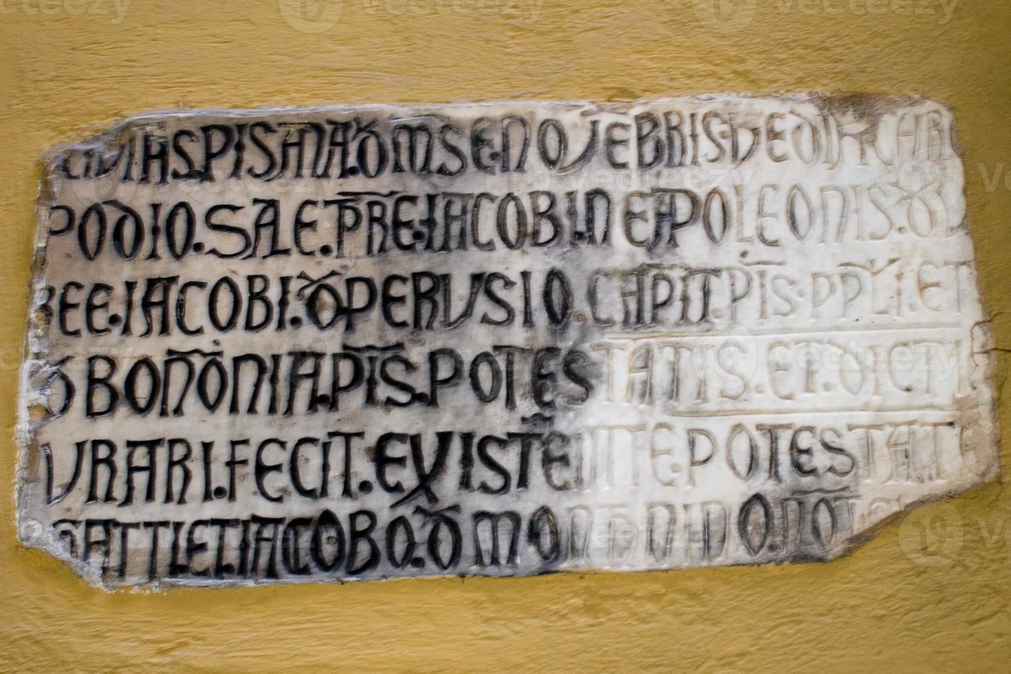 medieval inscripción detalle foto