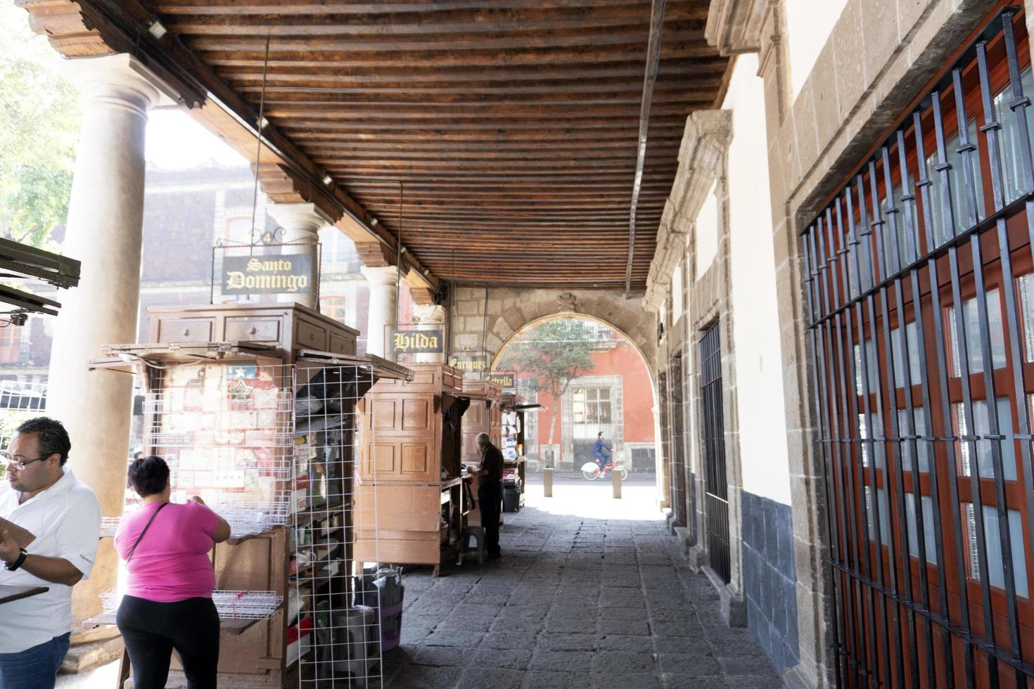 ciudad de méxico, méxico - 5 de noviembre de 2017 - mercado de la plaza de santo domingo foto