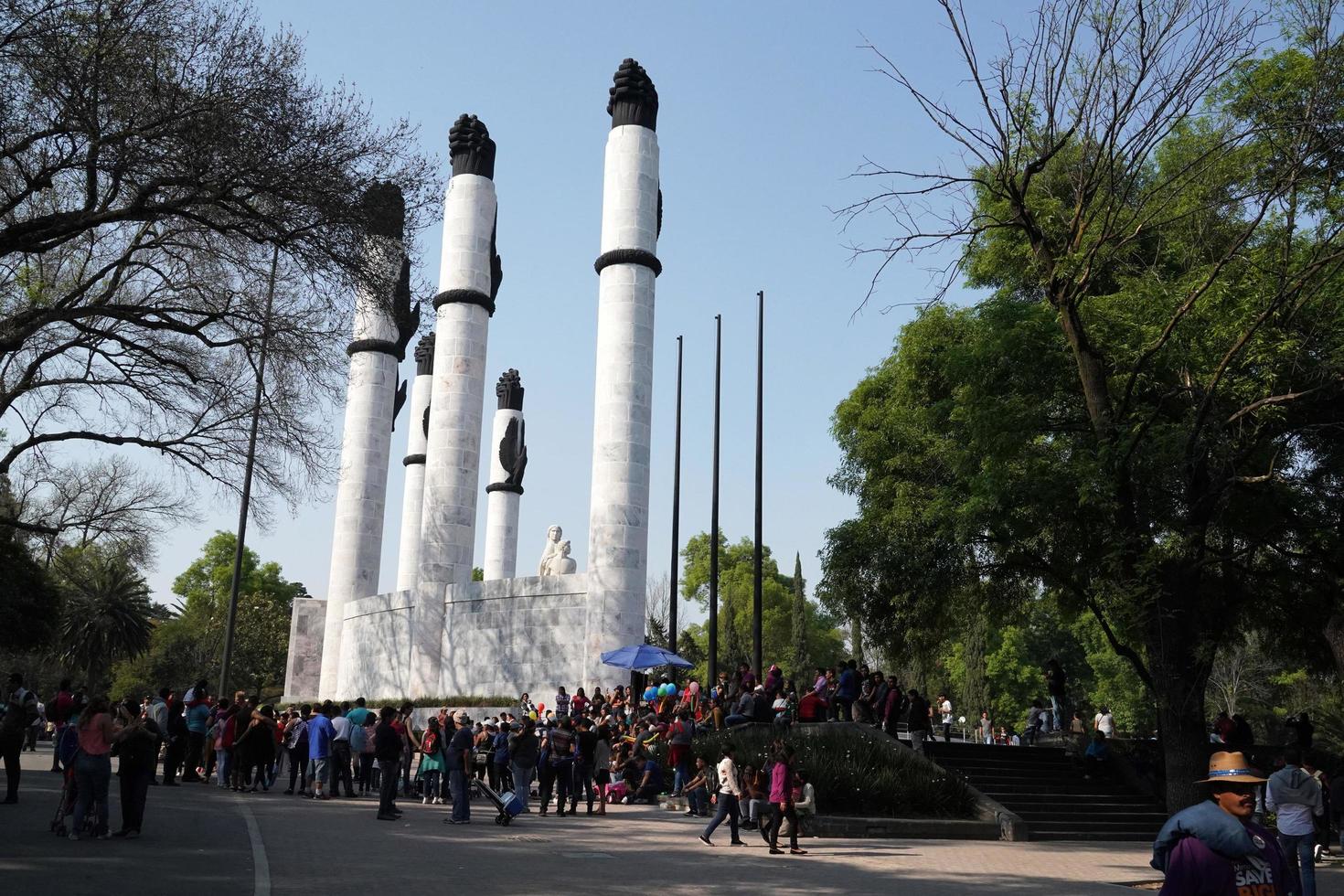 ciudad de méxico, 3 de febrero de 2019 - parque de la ciudad de chapultepec lleno de gente el domingo foto