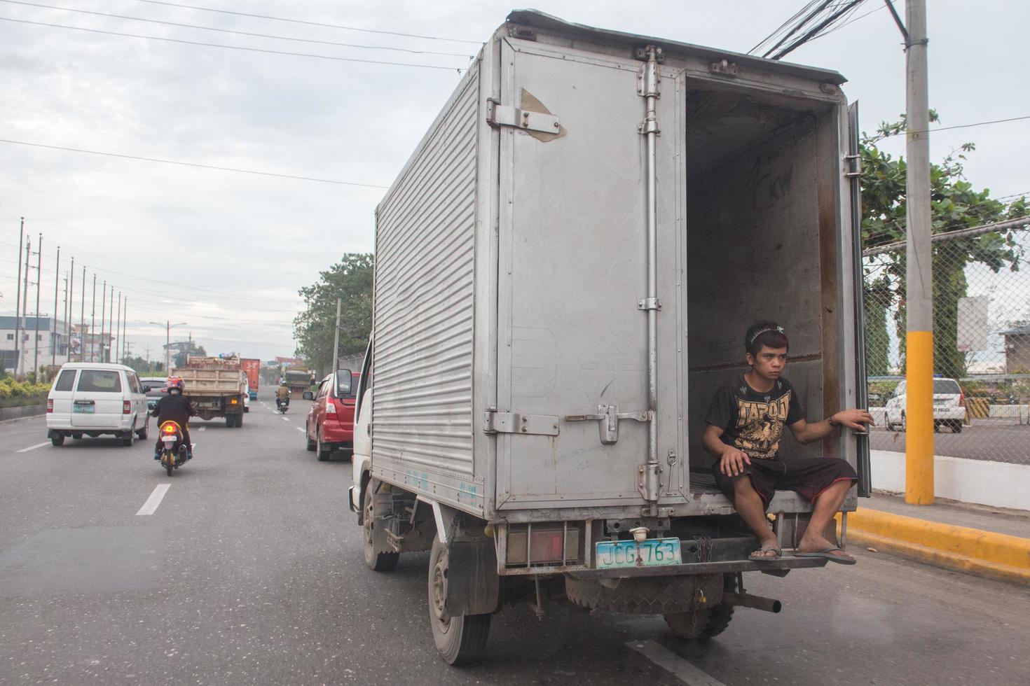 cebu - filipinas - 7 de enero de 2013 - tráfico congestionado de la calle de la ciudad foto