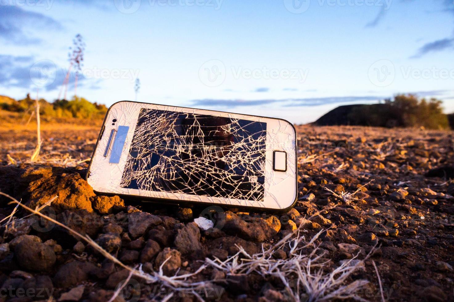 roto agrietado teléfono foto