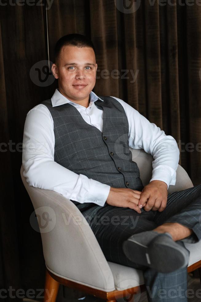 portrait of the groom of a man in the morning before the wedding photo