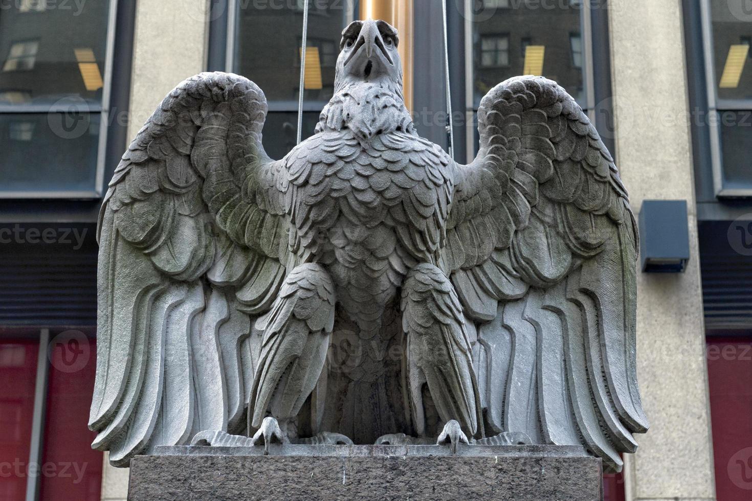 american eagle statue photo