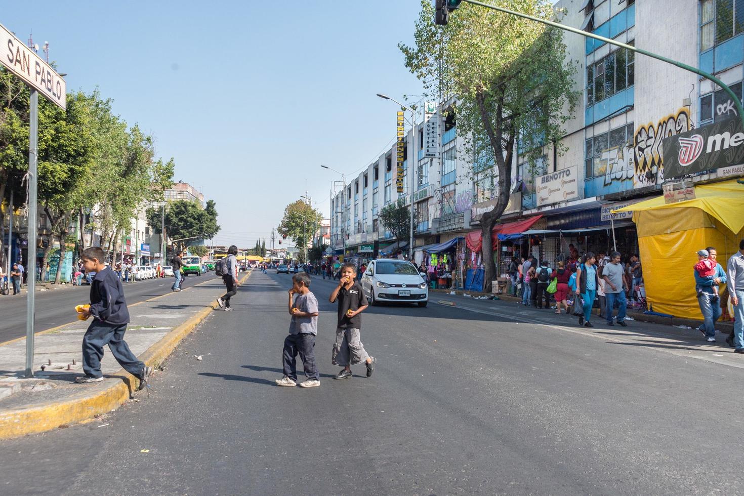 mexico ciudad, mexico - febrero, 9 9 2015 - pobre para niños en el calle foto