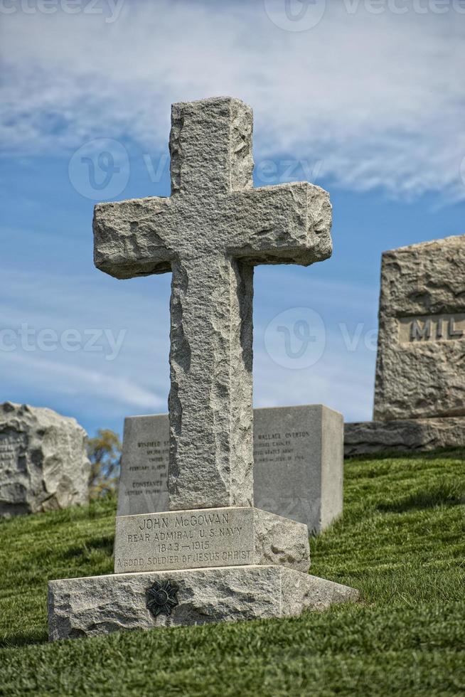 arlington cemetery graveyard stone cross photo