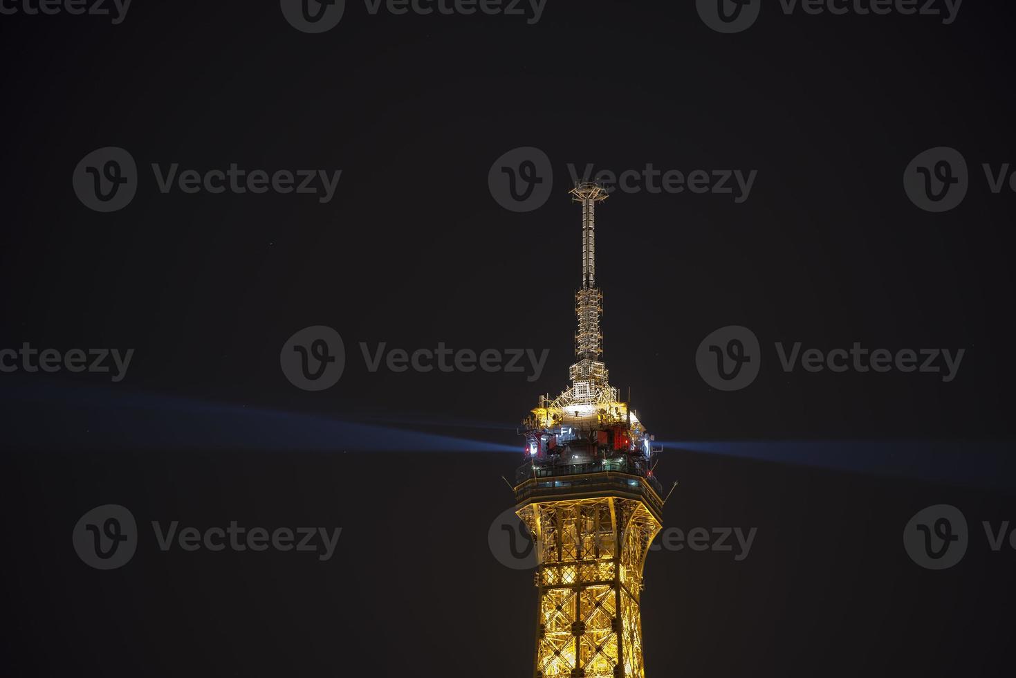 Tour Eiffel at night photo