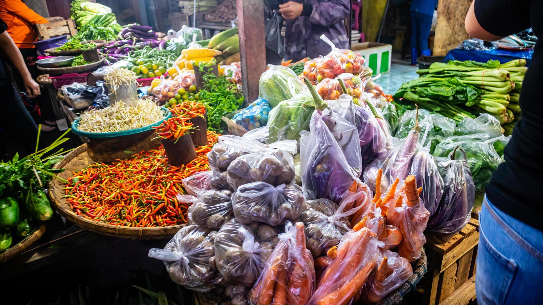 minahasa, Indonesia enero 2023, vegetales en tondano tradicional mercado foto