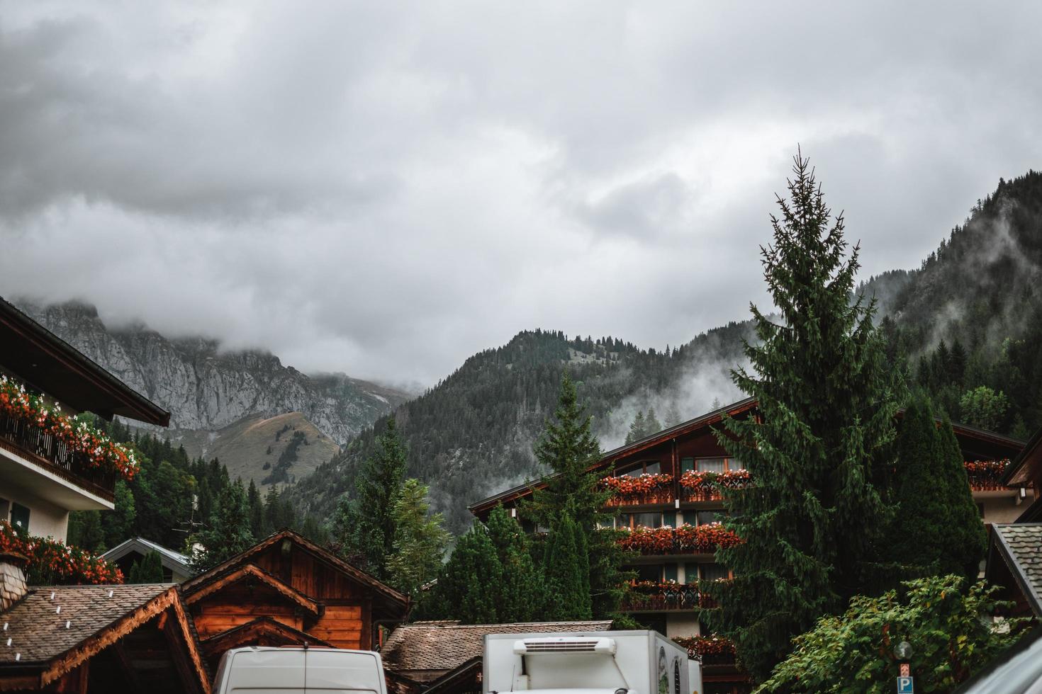 Wooden hut in the alps with mountains in the background Panorama photo