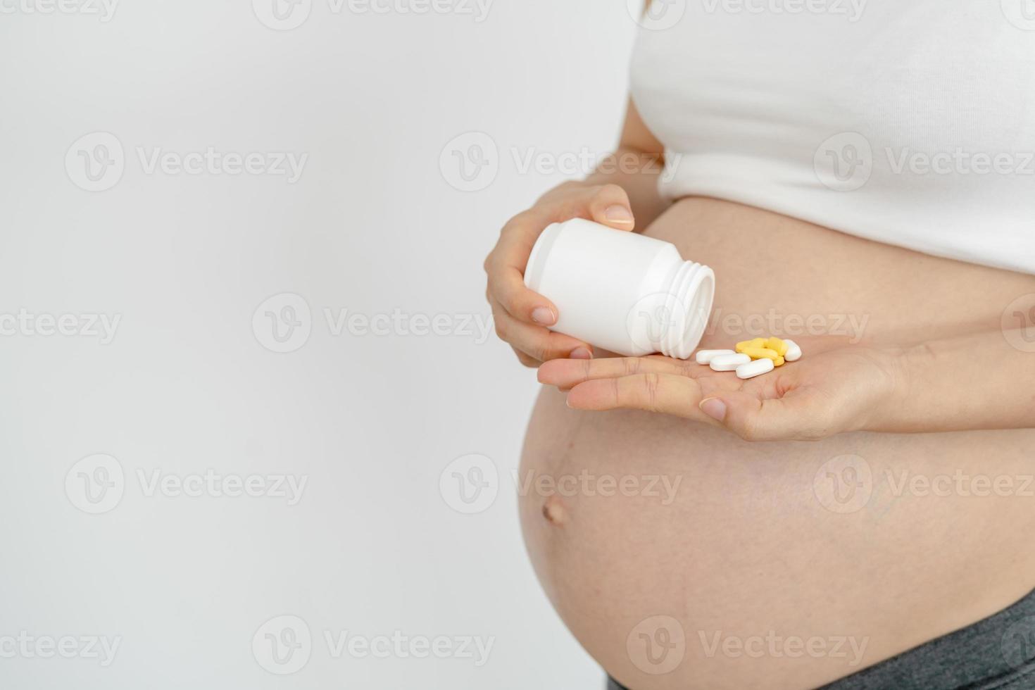 pregnant, pill, vitamin, medicine, mother, pregnancy, health, home, hand, medical, medication, care, female, healthy, tablet, tummy, drug, healthcare, sick, belly, holding, maternity, motherhood photo