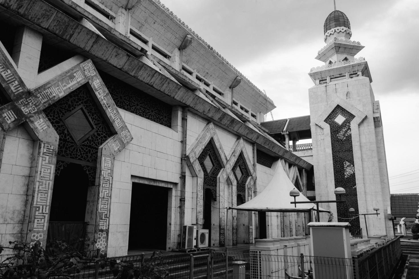 hermosa a estaño mezquita Jacarta, islámico antecedentes mezquita foto