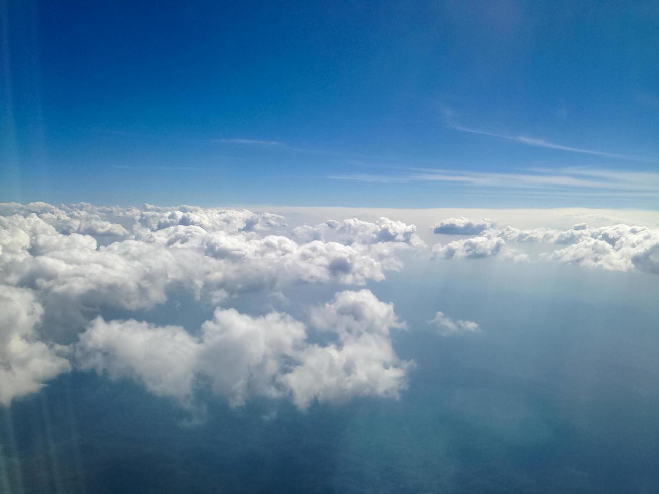 cielo azul con fondo de nubes foto