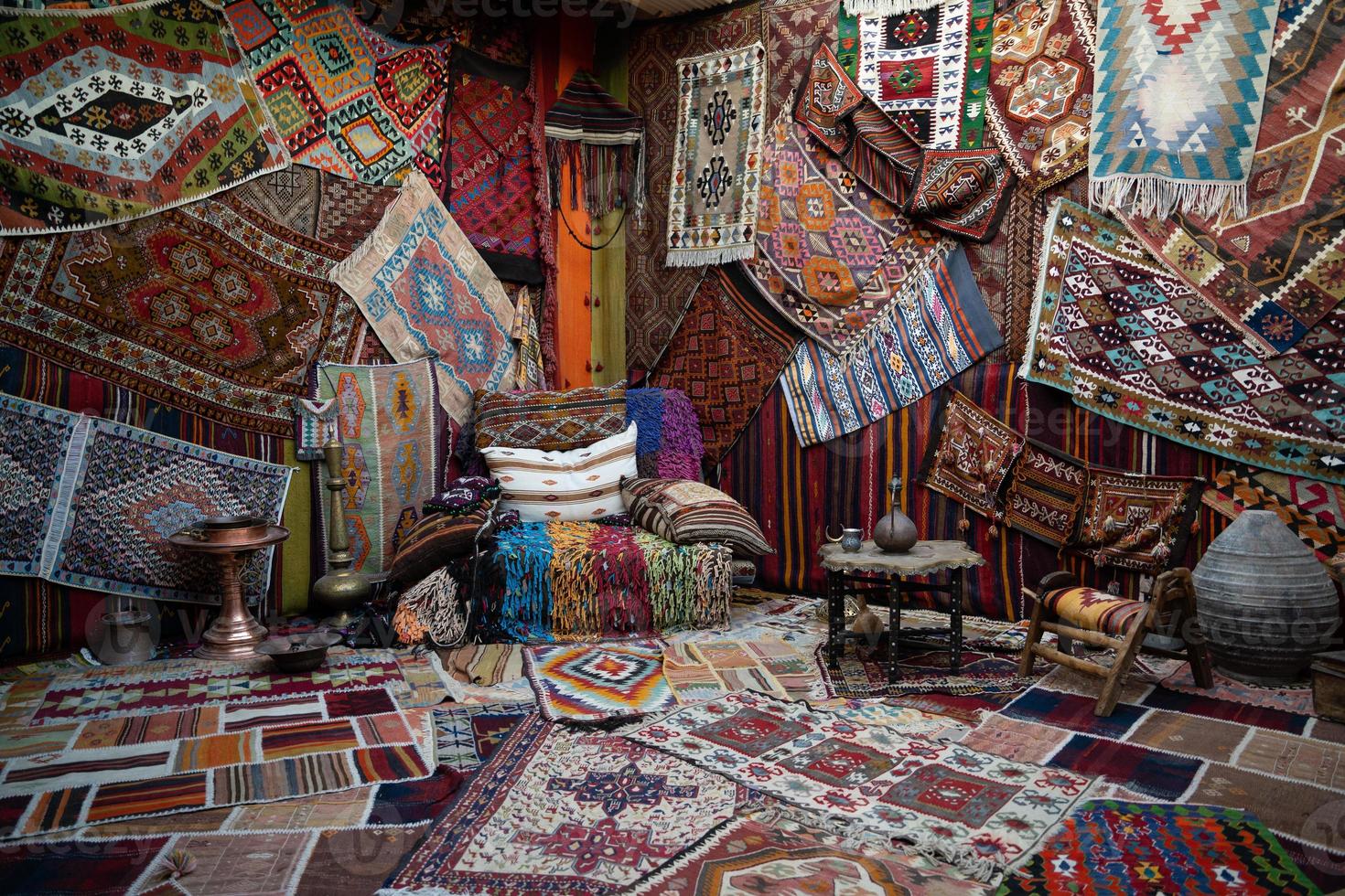 turco tradicional antiguo alfombras interior foto