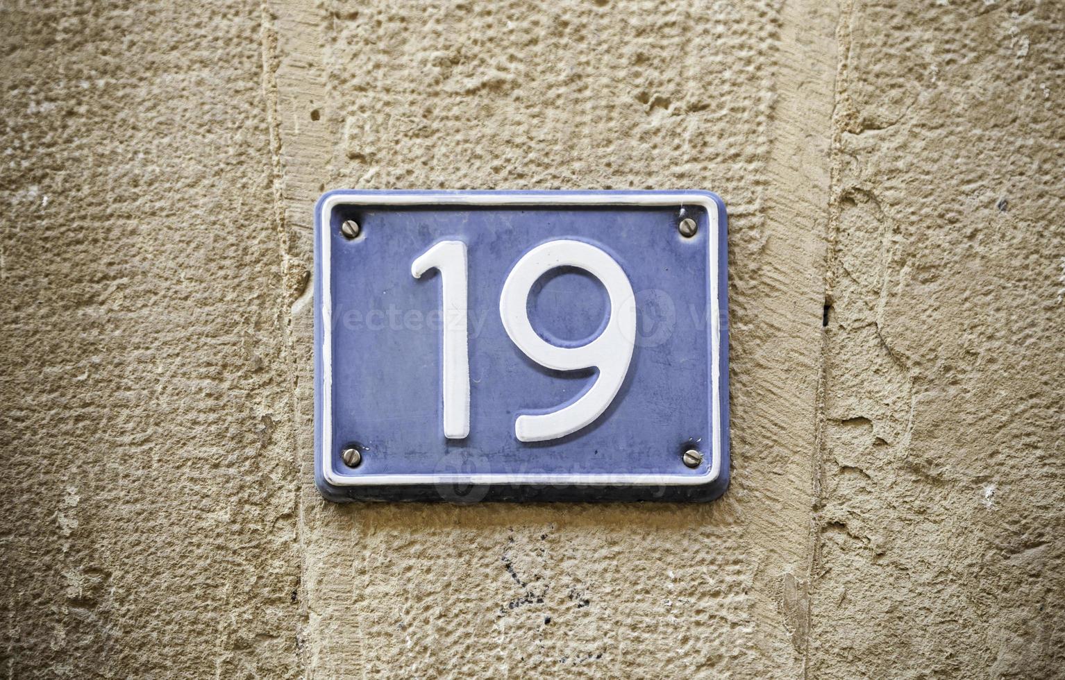 Number nineteen in the wall photo