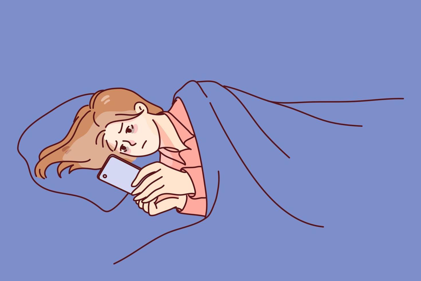 triste joven mujer acostado en cama utilizando teléfono inteligente tarde a noche. cansado hembra relajarse hojeada Internet o mensajes de texto en Teléfono móvil. artilugio adiccion. vector ilustración.