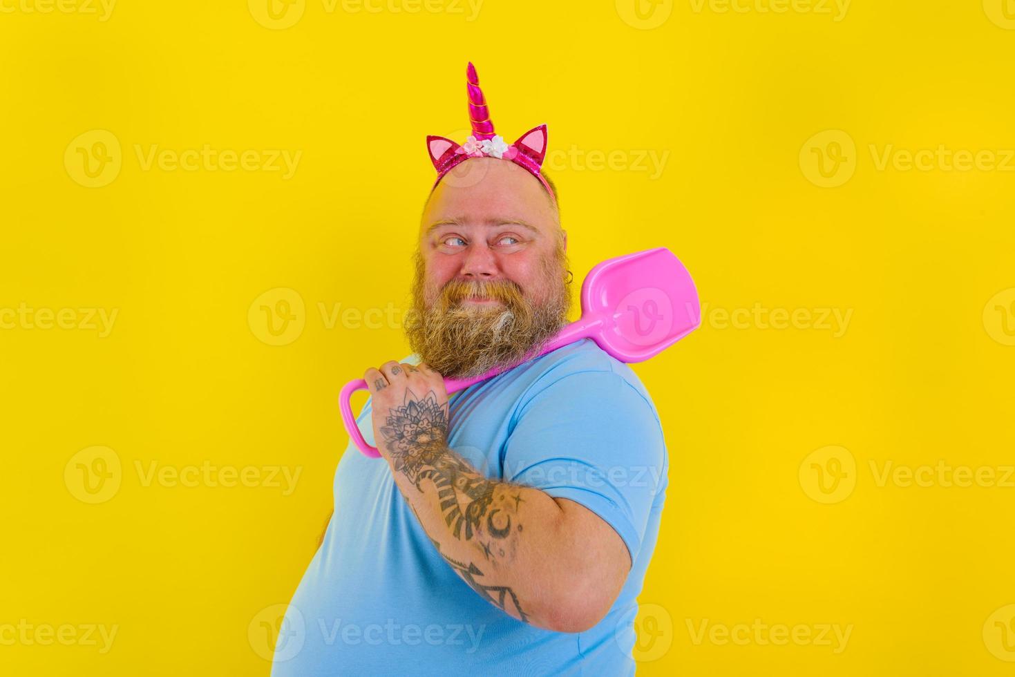 fat man with headband play with sea paddle photo