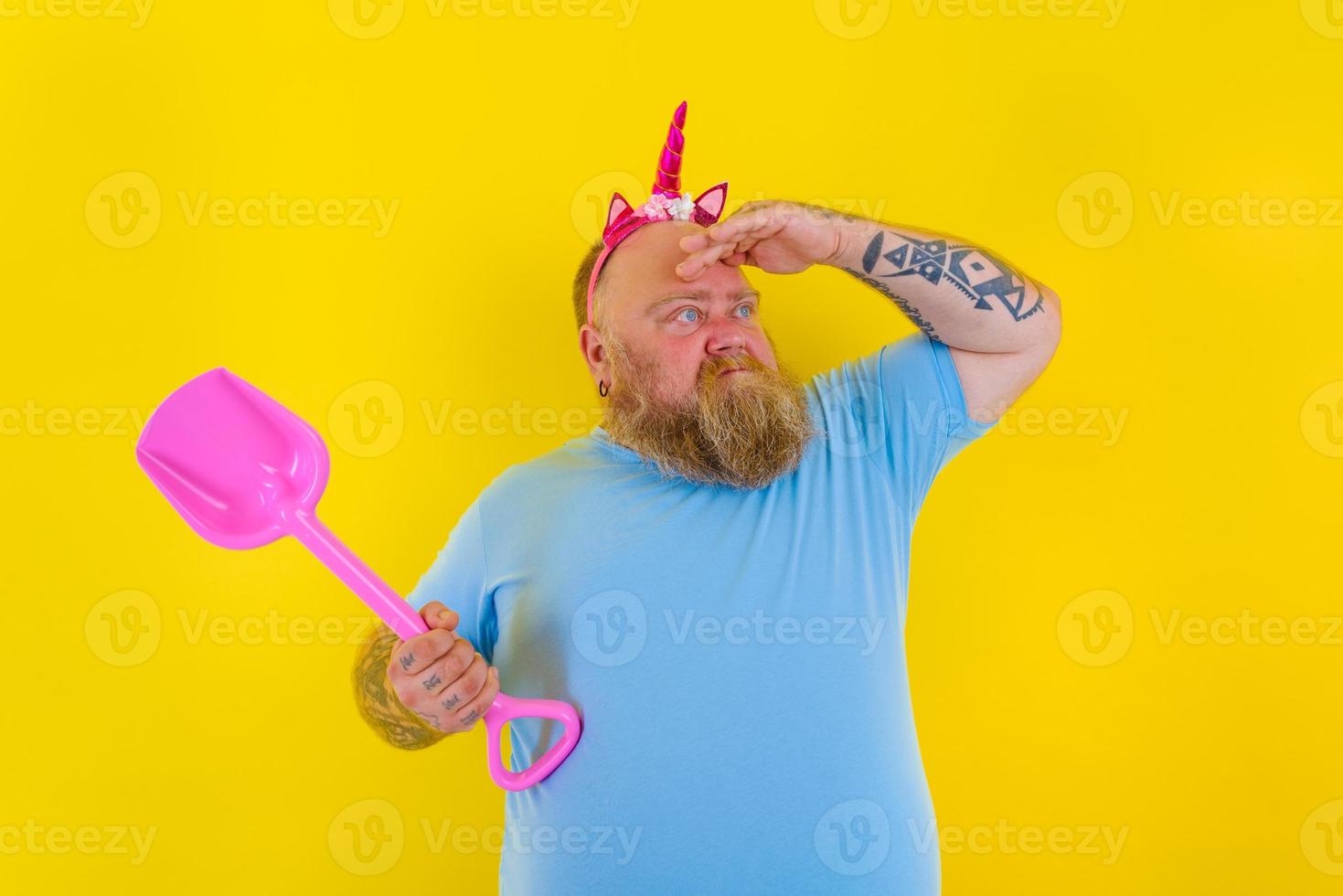 fat man with headband play with sea paddle photo