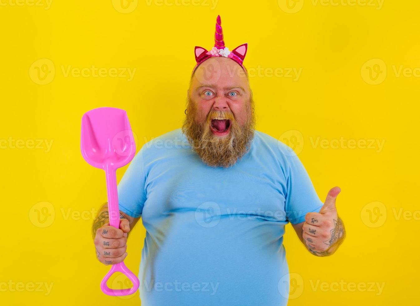 fat man with headband play with sea paddle photo