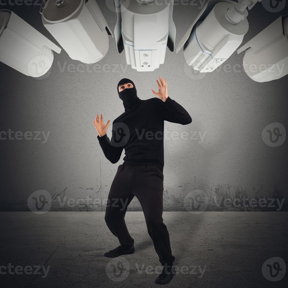 Thief caught red-handed photo