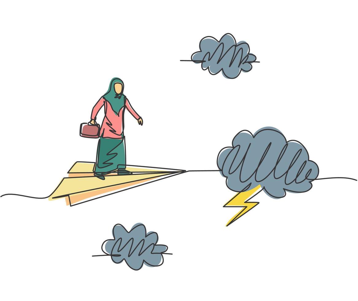 dibujo de una sola línea de joven mujer de negocios árabe en avión de papel volando a través de la tormenta. desafío de negocio. concepto de metáfora mínima. Ilustración de vector gráfico de diseño de dibujo de línea continua moderna