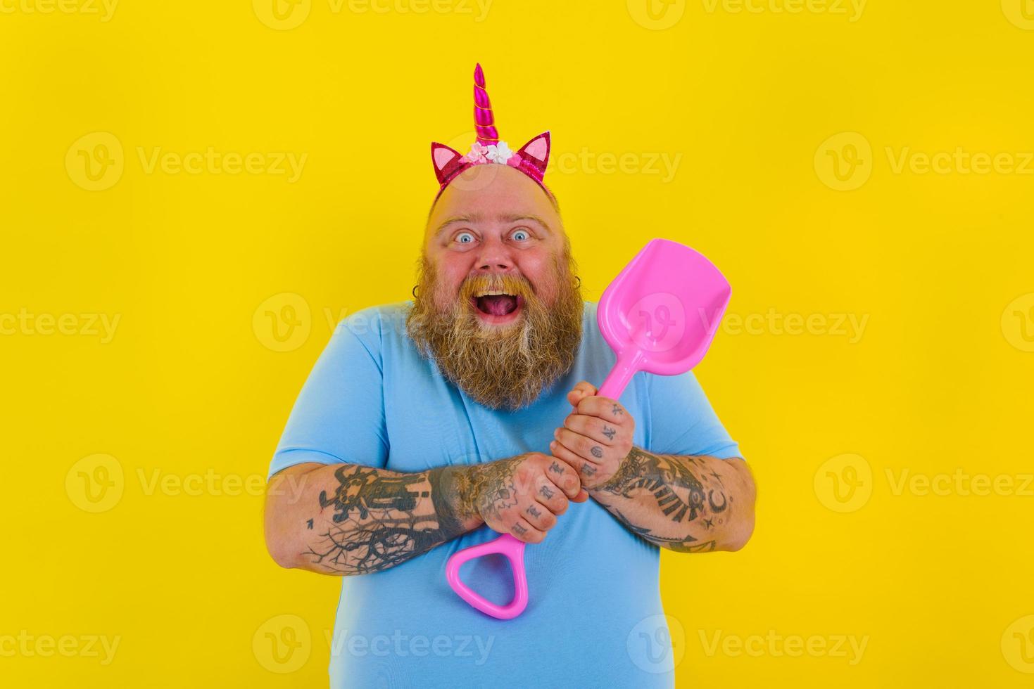 fat man with headband play with sea paddle photo