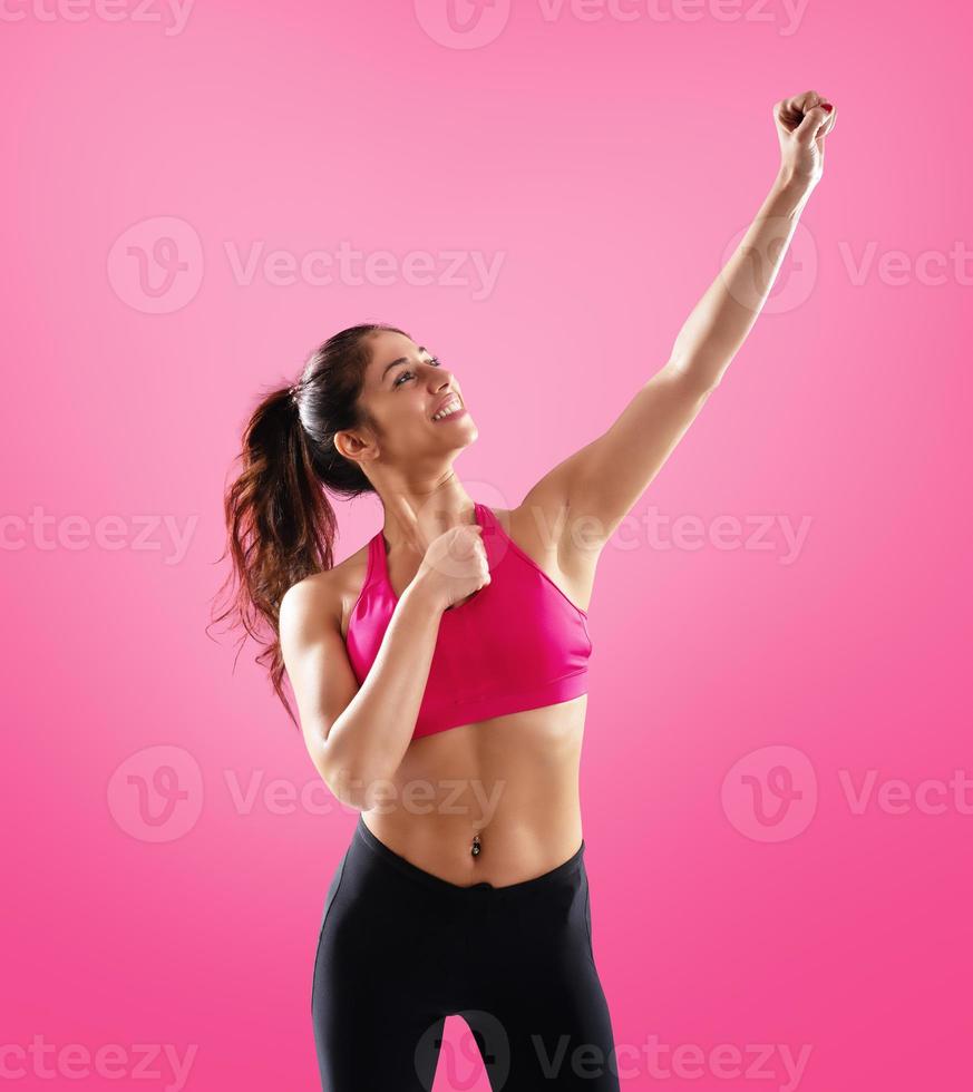 determinado niña a el gimnasio Listo a comienzo aptitud lección foto