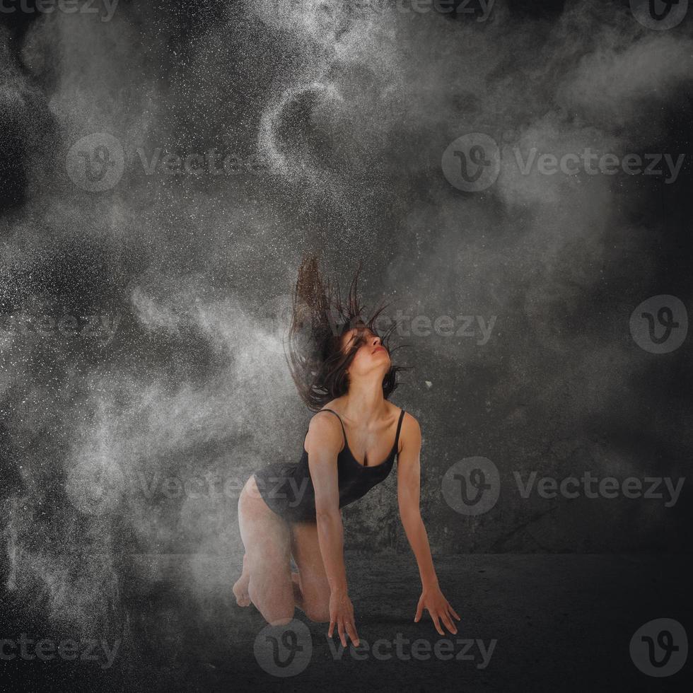 Dancing with powder photo