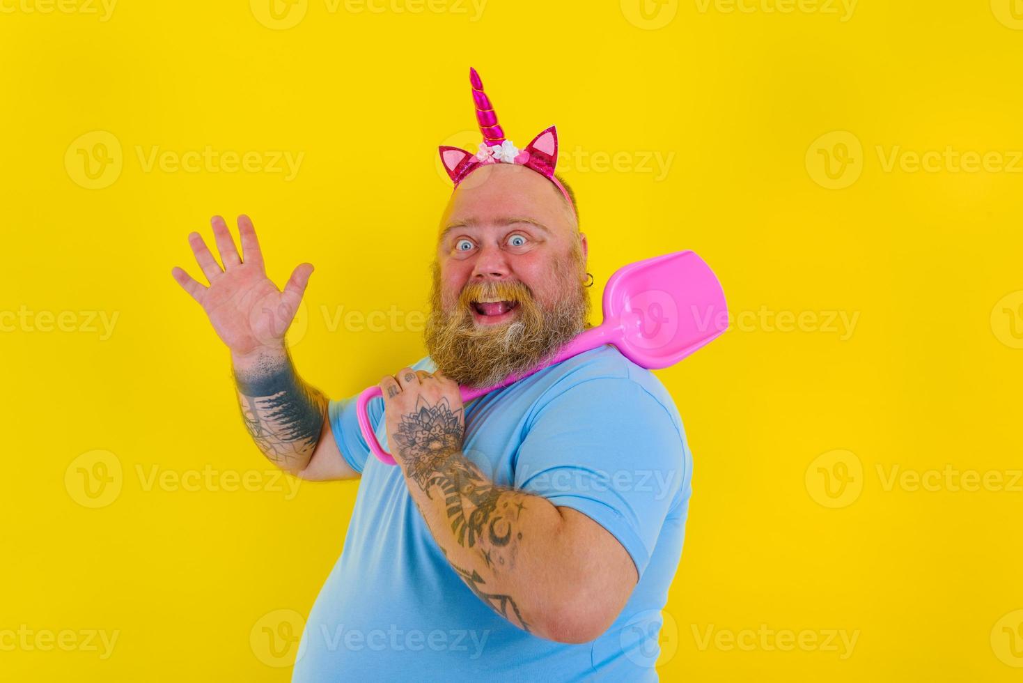 fat man with headband play with sea paddle photo