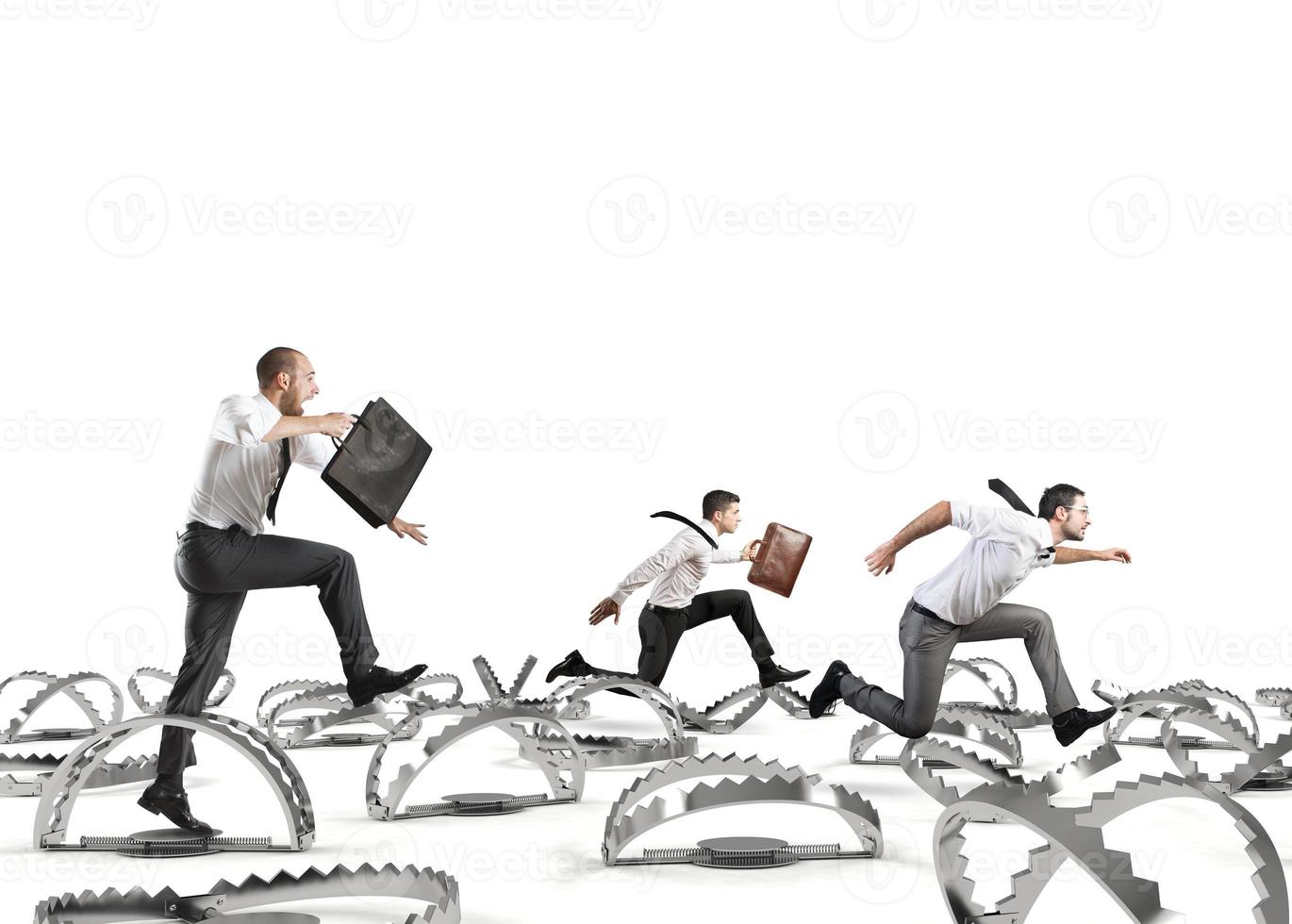 hombres correr en un mil dificultades foto