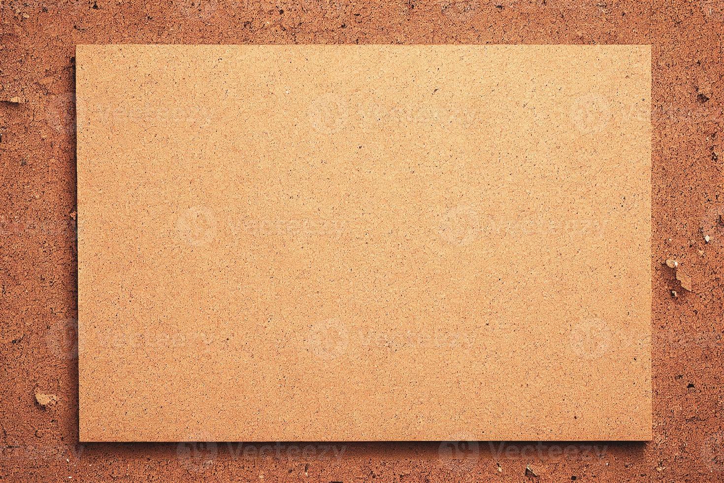 vacío blanco marrón corcho tablero textura antecedentes con Copiar espacio. darse cuenta tablero o boletín tablero imagen. cerca arriba de tablero de corcho textura foto