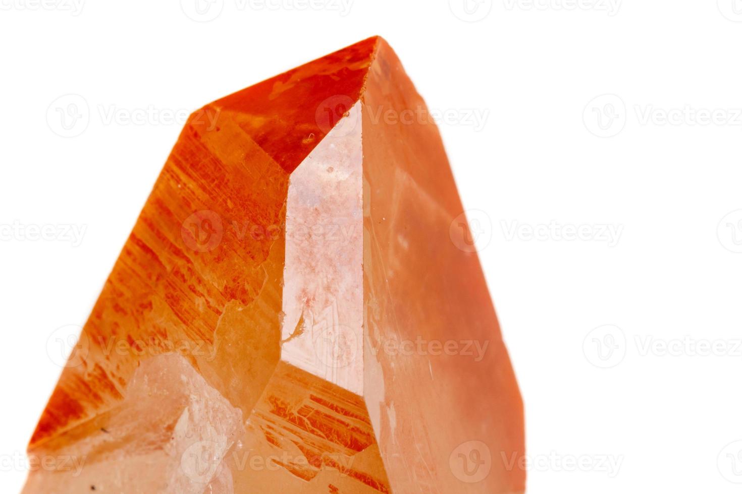 macro piedra mineral cristal lemuriano un fondo blanco foto
