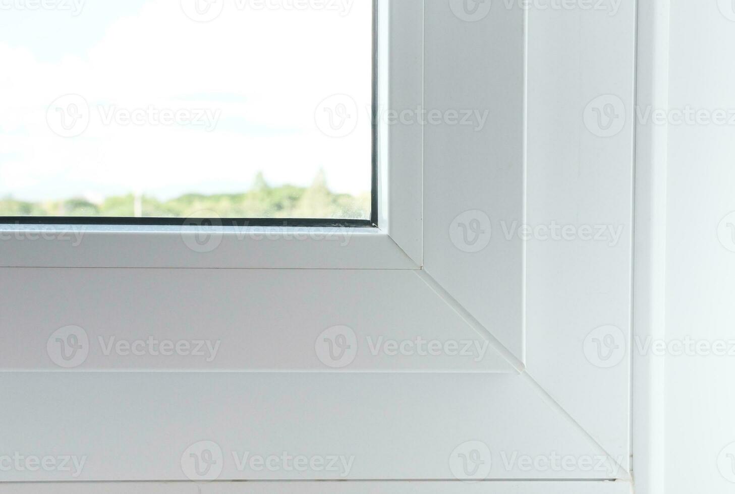 esquina de ventana con vaso foto