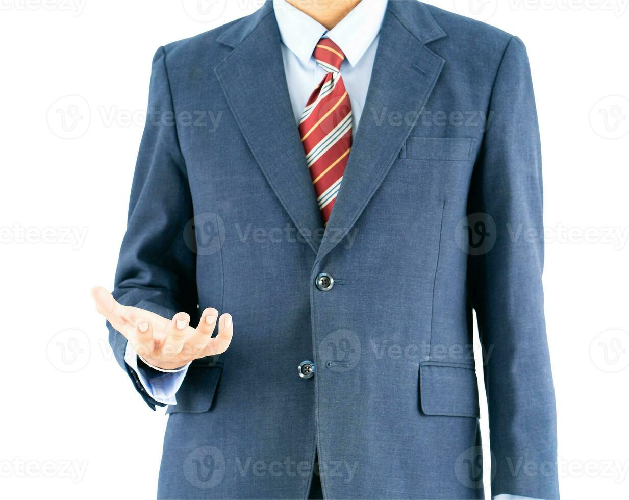 hombre vestido de azul en traje llegando a mano con trazado de recorte foto