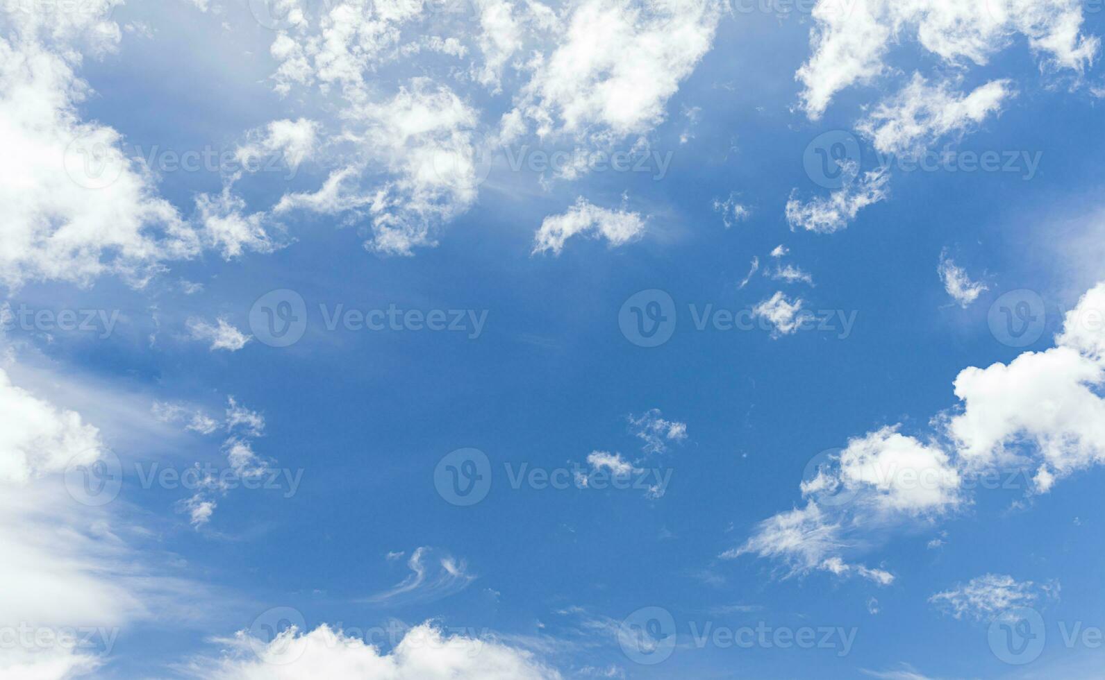 White fluffy cloud in the blue sky 20654648 Stock Photo at Vecteezy