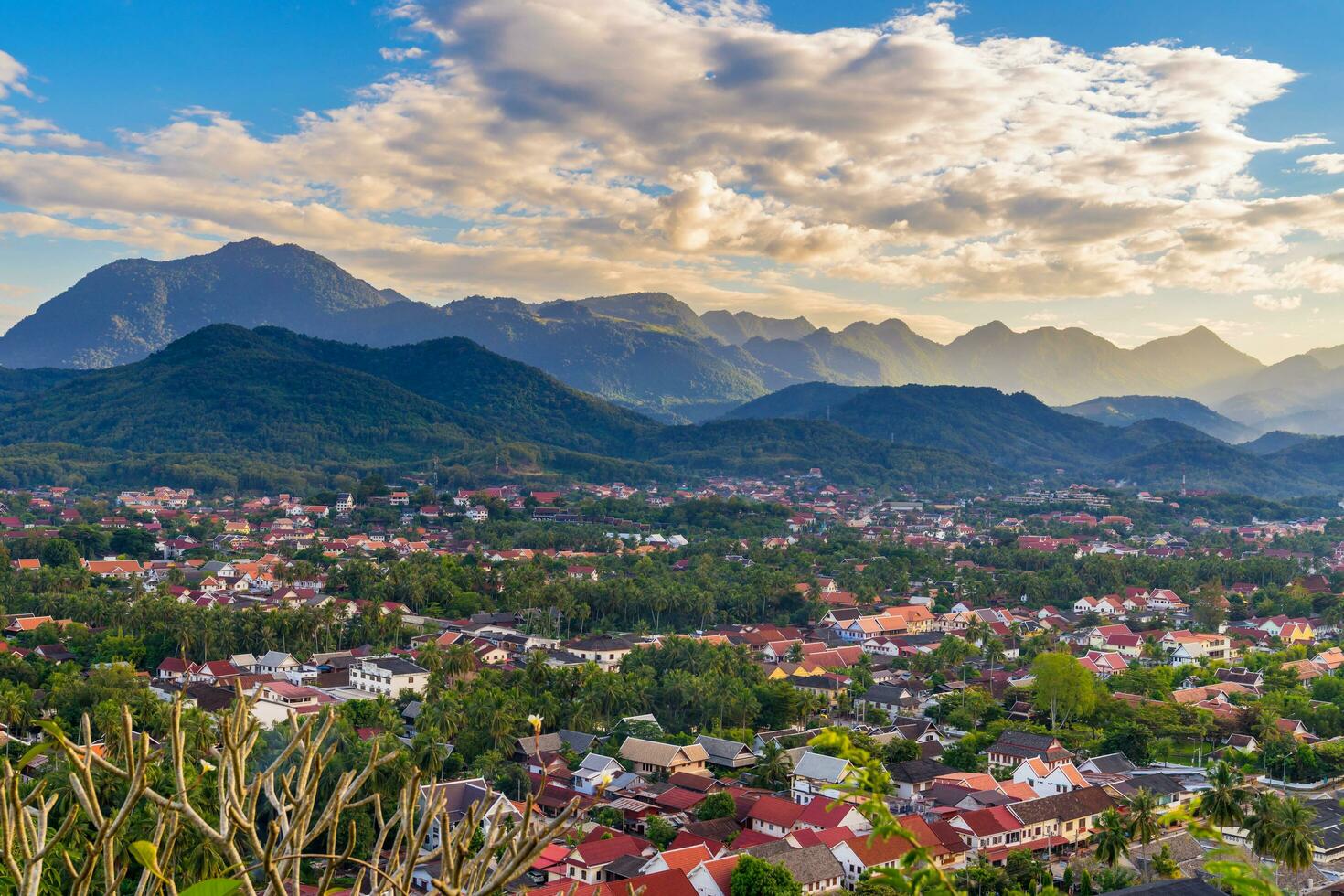 mirador y hermoso paisaje en luang prabang, laos. foto