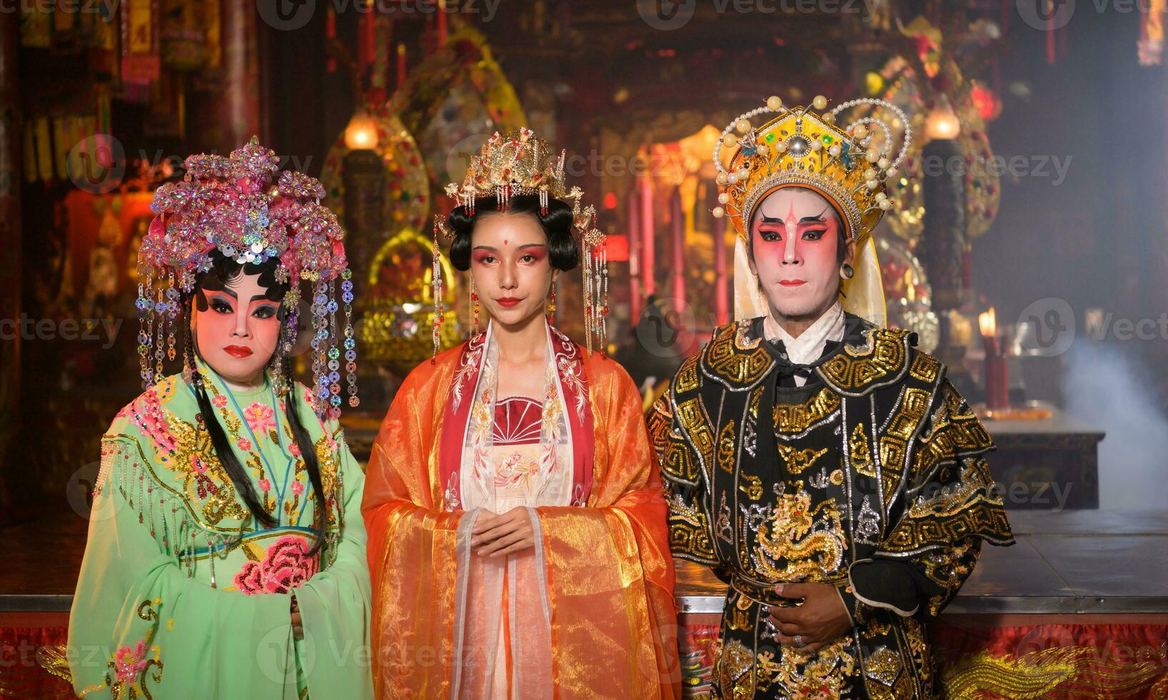 Male and female Chinese opera actors Light a candle to pray homage to the gods to enhance the prosperity for yourself on the occasion photo