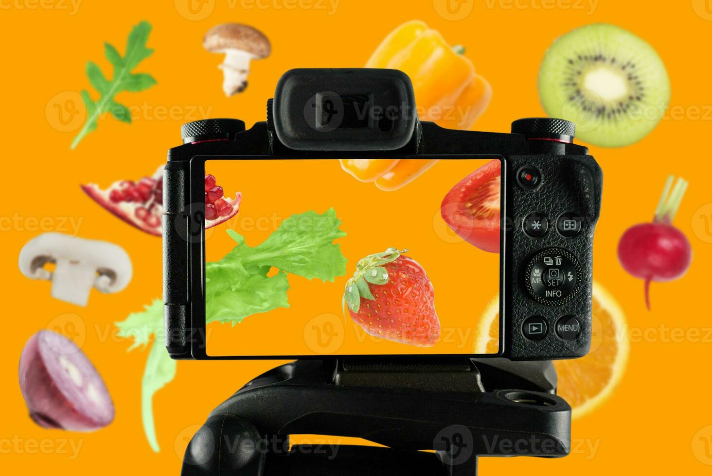 Vlogger records a video of fresh fruit recipe photo