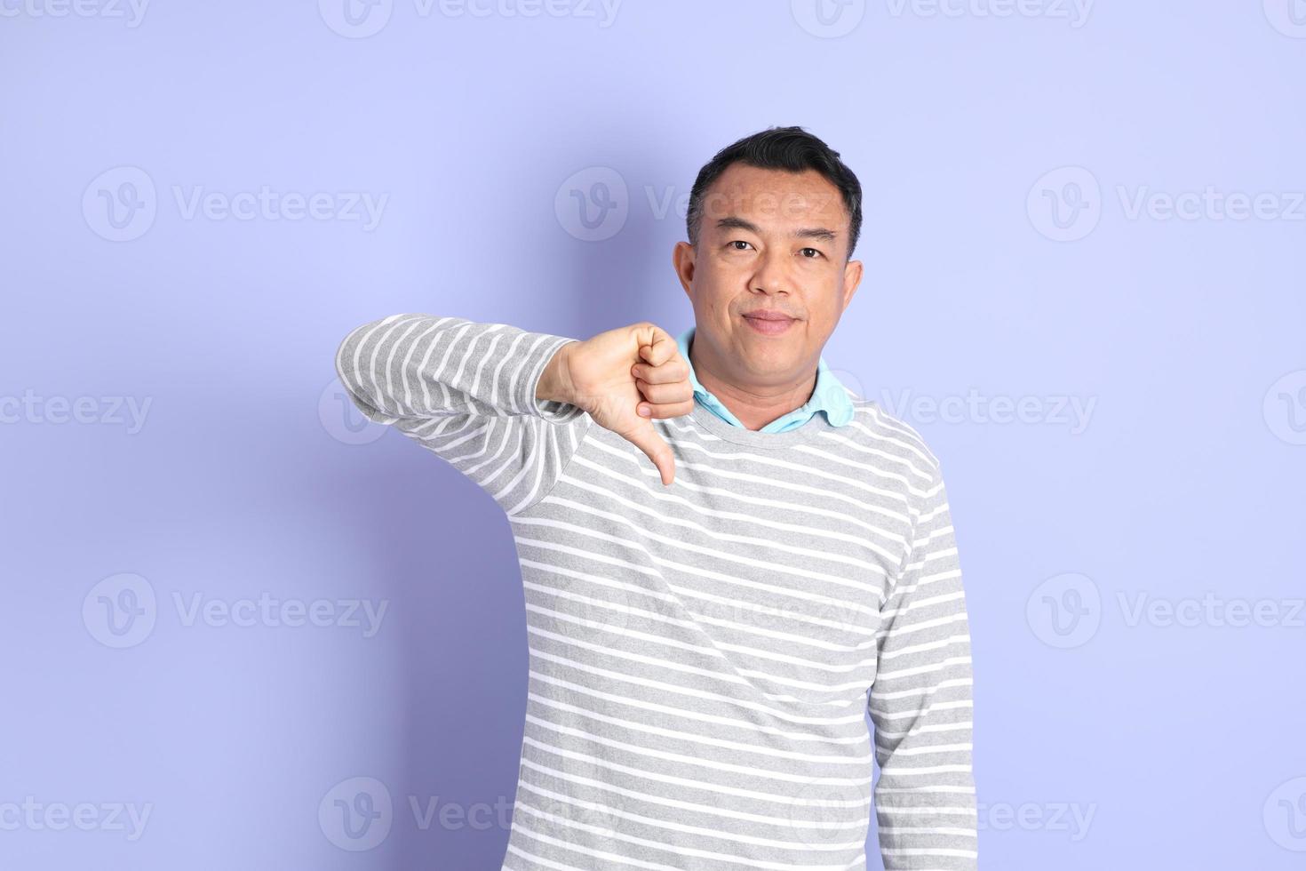 hombre asiático adulto foto