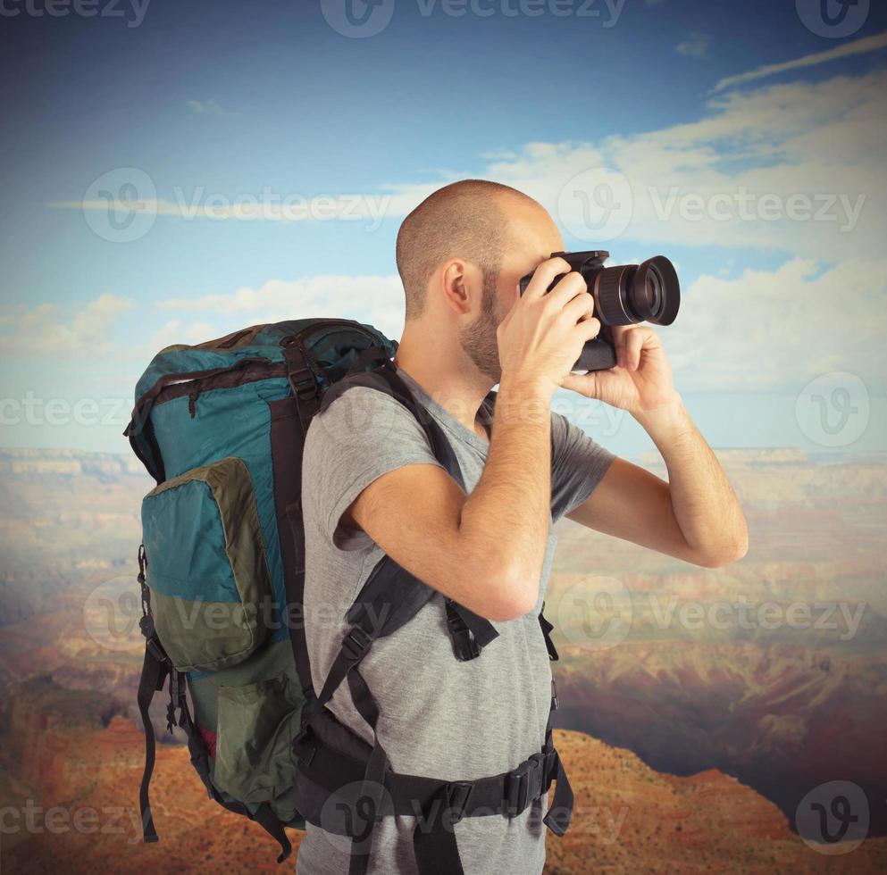 explorador fotografiando paisajes foto